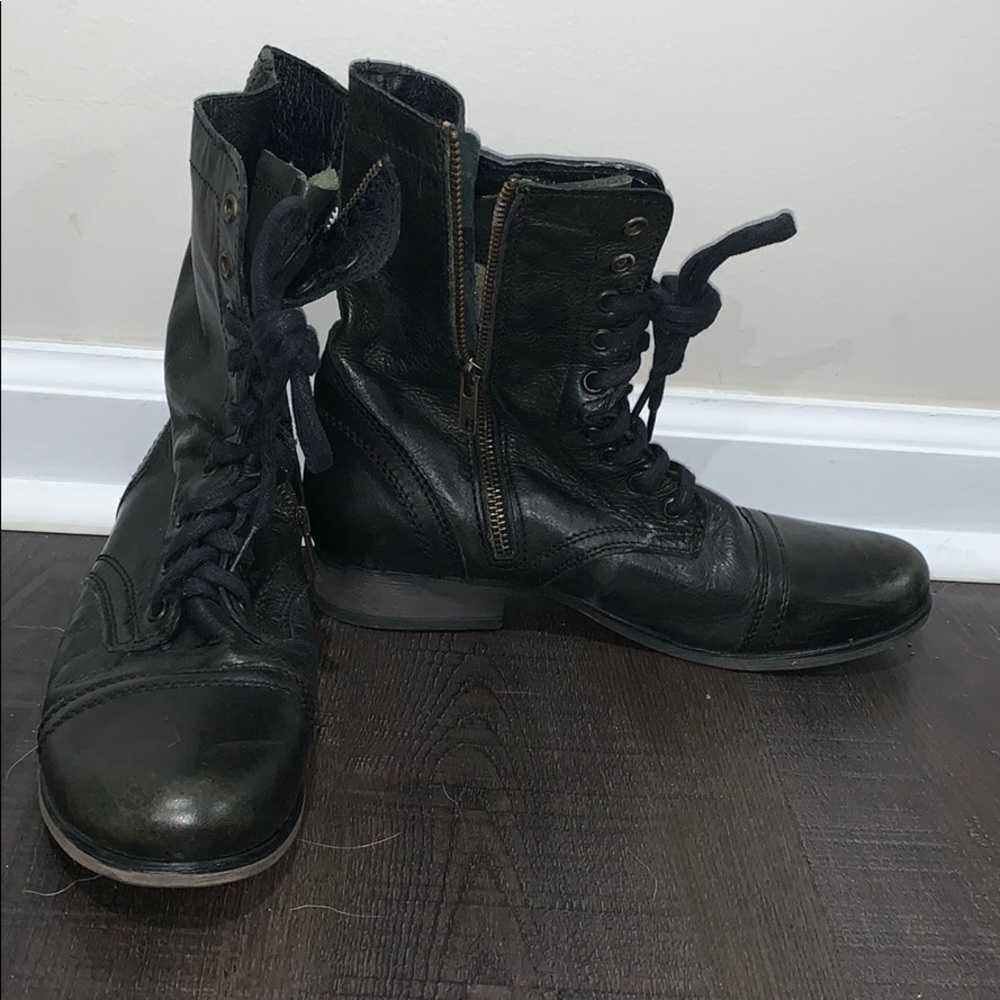 Size 8.5 black Steve Madden Bombay boots
